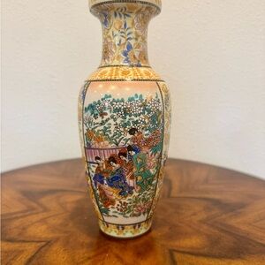 Japanese Satsuma Geisha Girl Porcelain Vase 9 1/2 Inches
